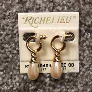 Vintage NWT Richelieu 14K Gold Earrings Pearl Drop